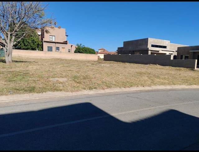 LAND FOR SALE IN WOODHILL ESTATE